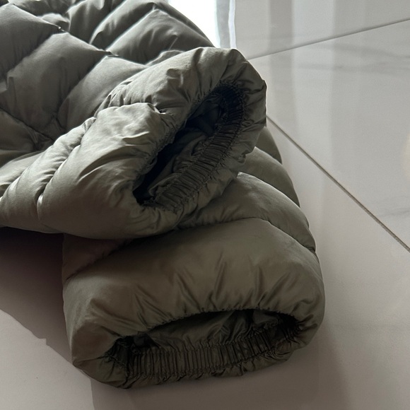 Aritzia Puffer Jacket - Picture 5 of 6